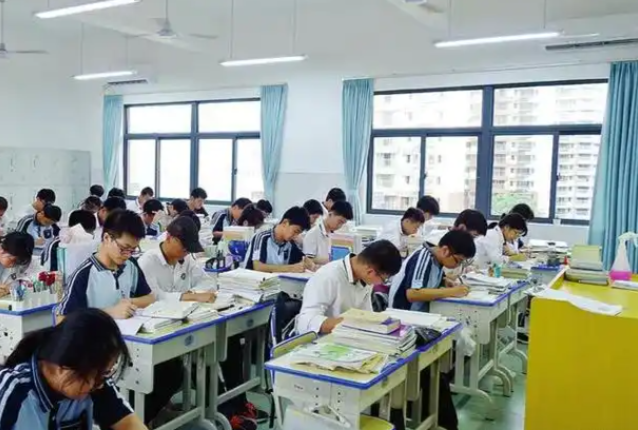 依托心思健康教育的科学方法增强思维政治教育的感染力与实效性 依托心思健康教育的科学方法增强思维政治教育的感染力与实效性