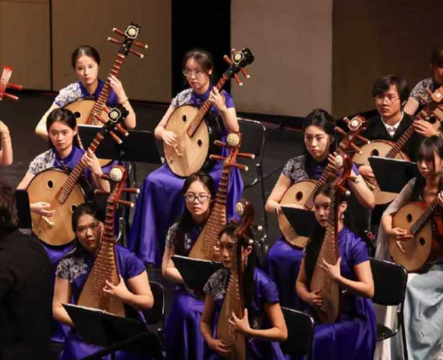 学生参观学习优异剧院的高水平艺术扮演找出本身技术短板 学生参观学习优异剧院的高水平艺术扮演找出本身技术短板